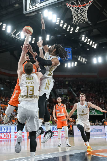 以另一位曾 以另一位曾