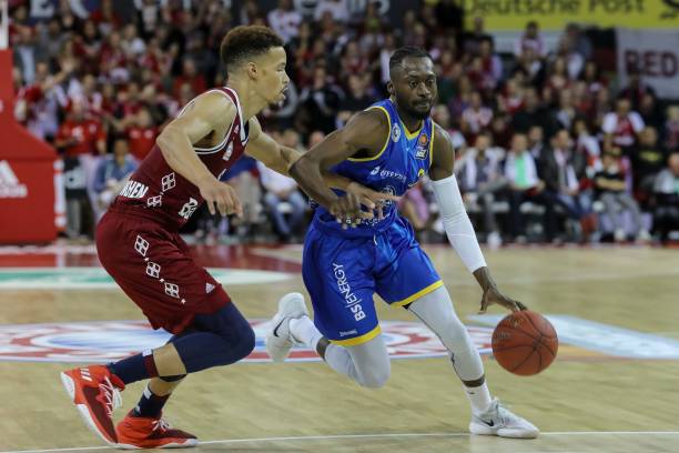 鲜明对比 鲜明对比