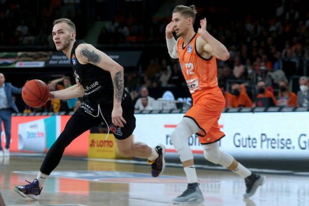 稳固霸主地 稳固霸主地