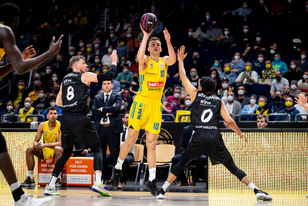 保利尼奥等 保利尼奥等